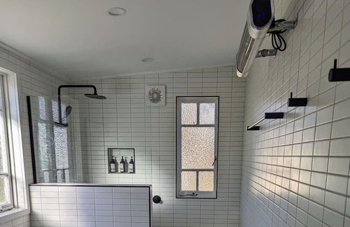 Pozieres Cottage | Relaxing Cottage adjacent to Donnellys Castle Dog-friendly! Close to Stanthorpe