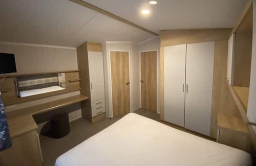 Isle of Grain House | Thameside 6 Sleeper