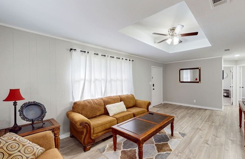 McKinney House | Dog-friendly home near downtown with patio, streaming, grill, W/D, fast WiFi, AC