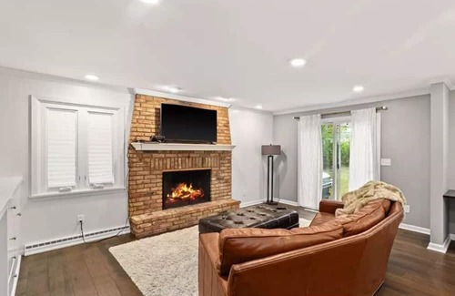 Beachwood House | Best vibes for the Solar Eclipse at this peaceful and centrally located getaway!