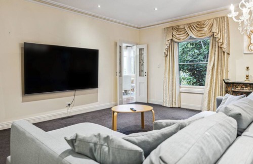 Mount Dandenong House | Classic Country Getaway In Mount Dandenong