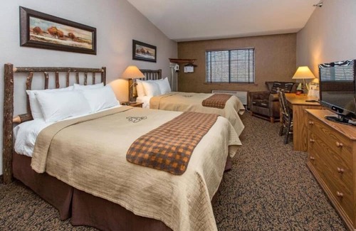 Onalaska House | Deluxe 2 Queen, Work Desk, Stoney Creek KC, Near Casino | 4 Units