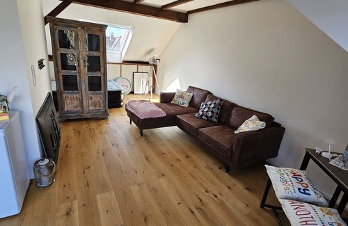 Braunsfeld Apartment | Zentrale, Ruhig, Helle 55qm Ferienwohnung ab 1 N ~ DG