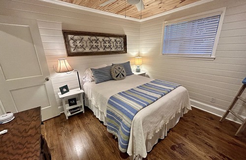 Dundee House | The Bella Luna on Moon Lake near Clarksdale, MS