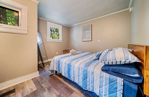 Southern Coast Apartment | Saco Delight: Stylish 2BD Close to Everything