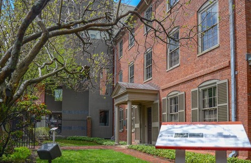 Old Port House | Historic Charm Meets Modern Elegance w/ Pool | Breakfast | 24h Gym in 2 Units