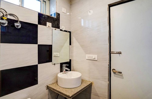 Knowledge Park III Hotel | Townhouse Heart Beat Knowledge Park 3