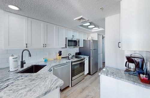 Crescent Beach Condo | Oceanfront at Baywatch Resort-Newly Remodeled-Luxury 1b/1b-Sleep5-Pools