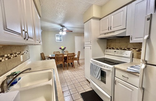 Sunset Ridge Townhomes Apartment | New brand home accessible to popular attractions events , UA and hospitals