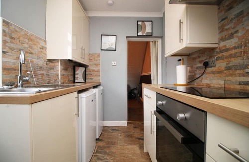 Abertillery House | Cosy 3BR Home| Scenic Views| Ideal for Walks & Work