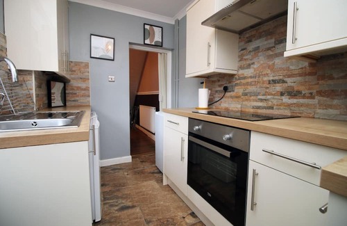 Abertillery House | Cosy 3BR Home| Scenic Views| Ideal for Walks & Work