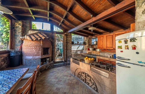 Ognina Villa | Luxury, Catania centre, by the sea, Etna view, mini pool, lush parkland
