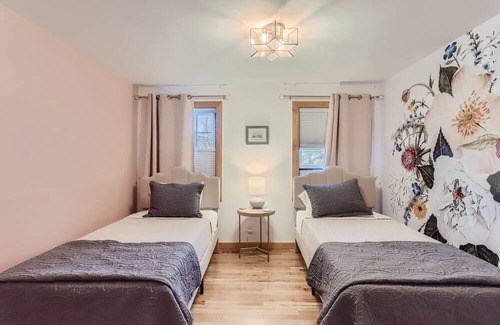 Nederland House | Charming 3BR Nederland Bungalow - close to skiing & hiking!