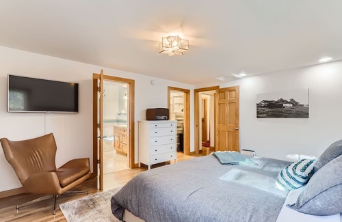 Nederland House | Charming 3BR Nederland Bungalow - close to skiing & hiking!