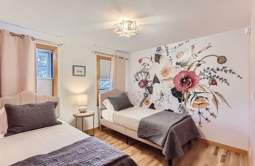 Nederland House | Charming 3BR Nederland Bungalow - close to skiing & hiking!
