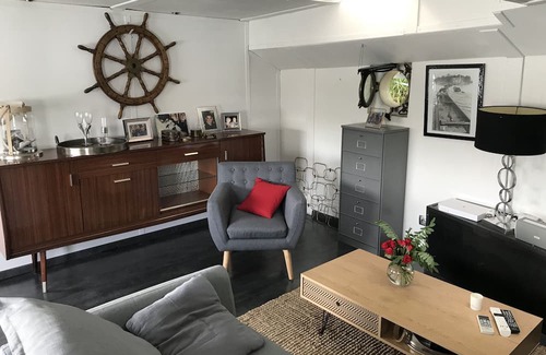 Avignon Boat Rental | Peniche Appartement 1 Chambre Avignon