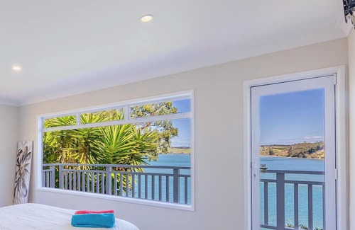 Arkles Bay House | Go to beach from your own track