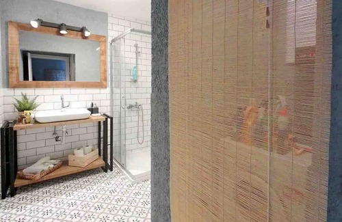 Karsiyaka Condo | Sea view and central