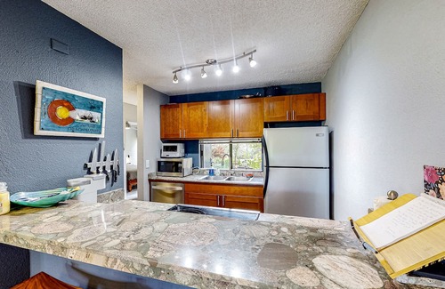 Waikoloa Condo | Inviting condo with lanai & washer/dryer - pool, golf & tennis on-site