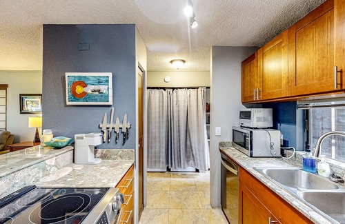 Waikoloa Condo | Inviting condo with lanai & washer/dryer - pool, golf & tennis on-site