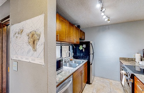 Waikoloa Condo | Inviting condo with lanai & washer/dryer - pool, golf & tennis on-site