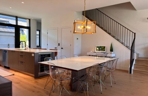 Okanagan-Similkameen House | Relax on the rooftop patio while looking at Lake Okanagan
