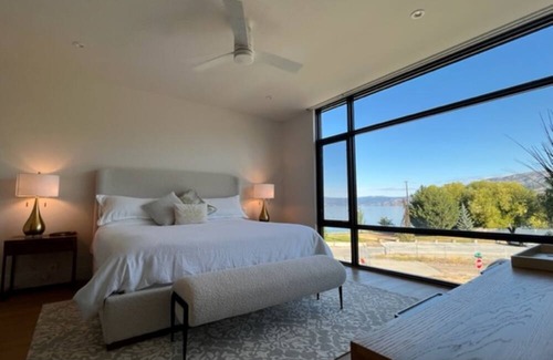 Okanagan-Similkameen House | Relax on the rooftop patio while looking at Lake Okanagan