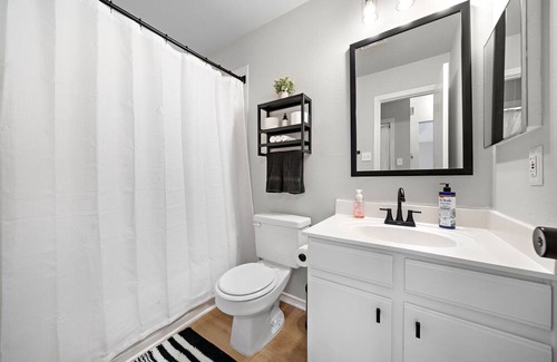 Tomball House | Tomball Modern Monthly Haven!