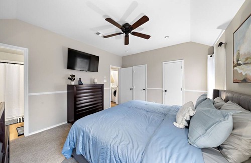 Tomball House | Tomball Modern Monthly Haven!
