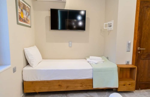 Omales Apartment | Armenopertra view-Akantha ,triple room, Mani