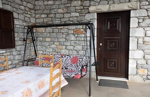 Omales Apartment | Armenopertra view-Manousakia ,suite, Mani