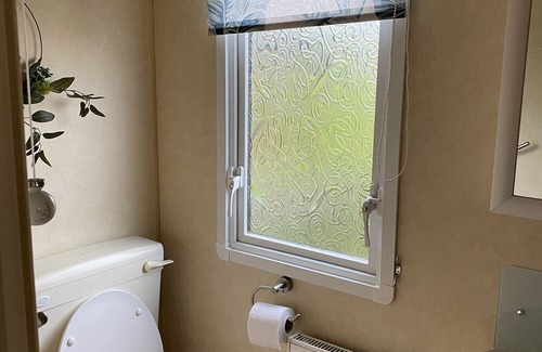 Leven Cabin | Beautiful 2-Bed Caravan situated near Leven, Fife