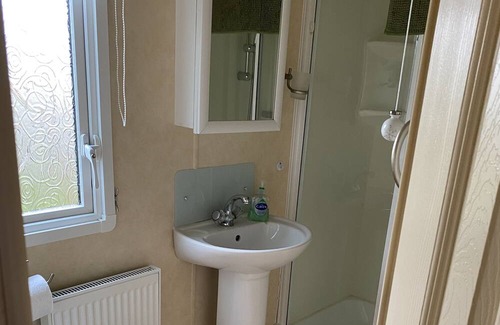 Leven Cabin | Beautiful 2-Bed Caravan situated near Leven, Fife
