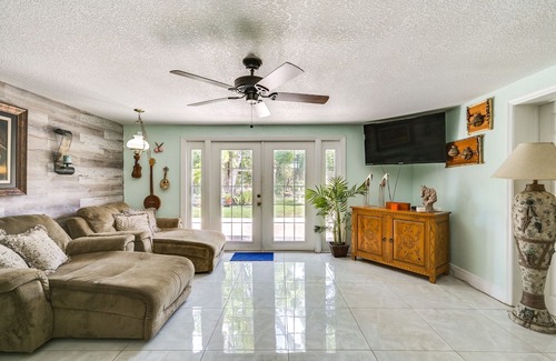 Lutz House | Single-Story Home w/ Pool + Yard ~ 14 Mi to Tampa!