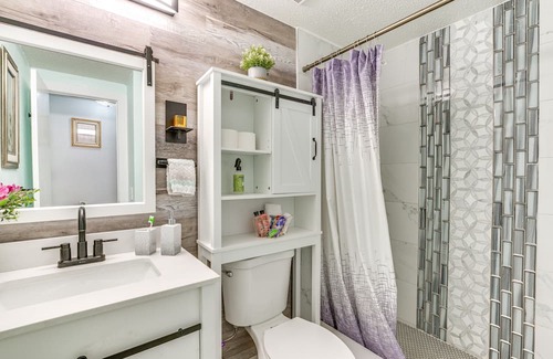 Lutz House | Single-Story Home w/ Pool + Yard ~ 14 Mi to Tampa!