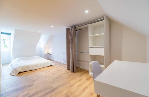 Guingamp Apartment | Logement D'exception : 10 Chambres et Babyfoot
