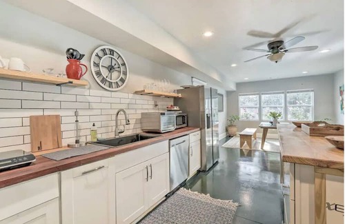 Stone Mountain House | STONE MOUNTAIN PARK JUST 5 MINUTES AWAY