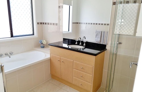 Paradise Point Villa | Cosy villa in Paradise Point only 200m from the beautiful Broadwater.
