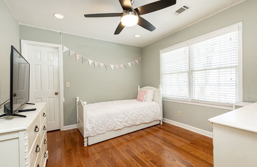 Dunwoody House | Serenity in Atlanta! Stylish Urban Escape