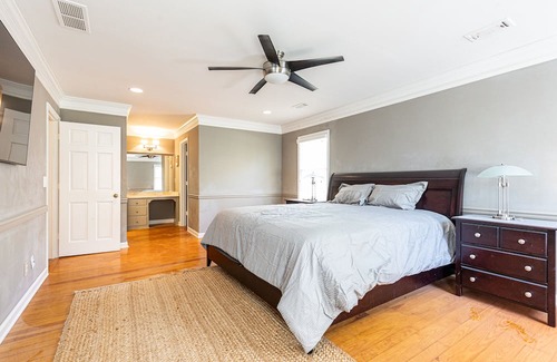 Dunwoody House | Serenity in Atlanta! Stylish Urban Escape