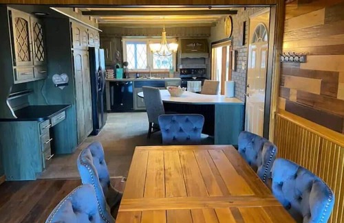 Johnstown House | Cozy duplex