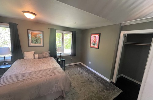 Idledale House | Creekside with a Crystal Garden on Beer Creek