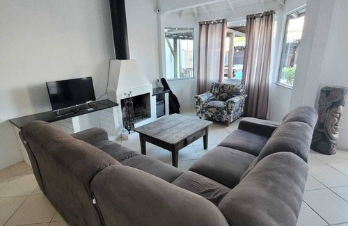 Ingleses Norte Ski Chalet | Chalé de Praia Charmoso e Aconchegante com Piscina