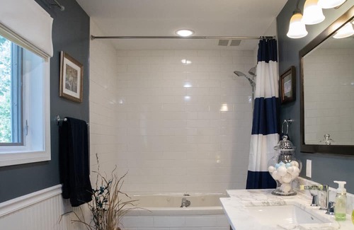 Greenfield Center House | Belmont ready! Large post and beam, minutes to downtown and track. Lots of room!