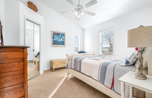 Coldwater Cottage | NEW- Pearl Beach Lakefront, Gorgeous View & Sandy Beach - Perfect for Gatherings