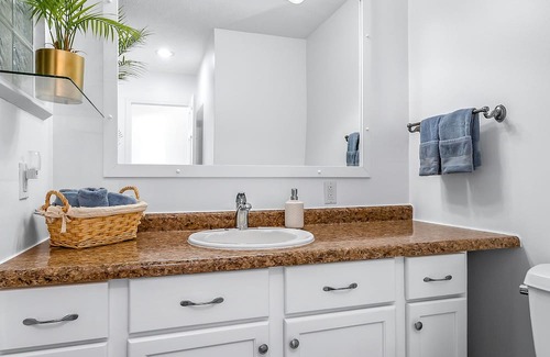 Coldwater Cottage | NEW- Pearl Beach Lakefront, Gorgeous View & Sandy Beach - Perfect for Gatherings