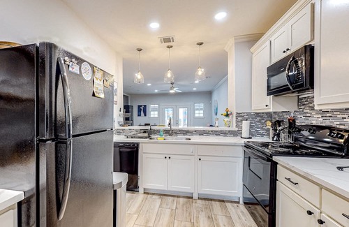 Seven Coves House | Elegant lakefront escape with private balcony, W/D, & gorgeous lake views