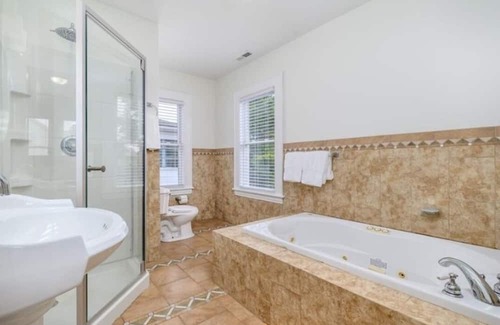 Black Rock Historic District House | Immaculate 4-Bed House close to the beach