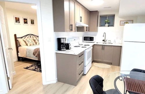 Bowmanville House | 7 mins to Darlington Provincial Park, Watson Farms & amenities! No pets/smoking.