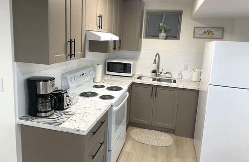 Bowmanville House | 7 mins to Darlington Provincial Park, Watson Farms & amenities! No pets/smoking.